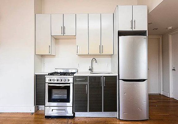 3rd image of 40 Malcolm X Blvd APT 4L