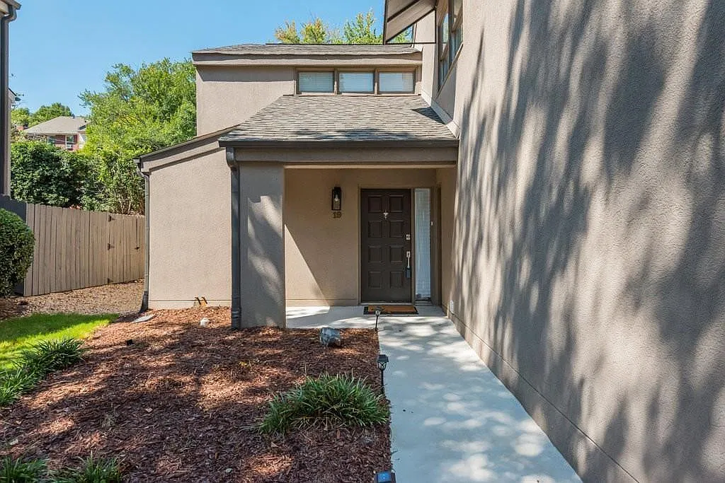 3 bed, 2.5 bath, 1782 sqft, $3,950 — Photo 3