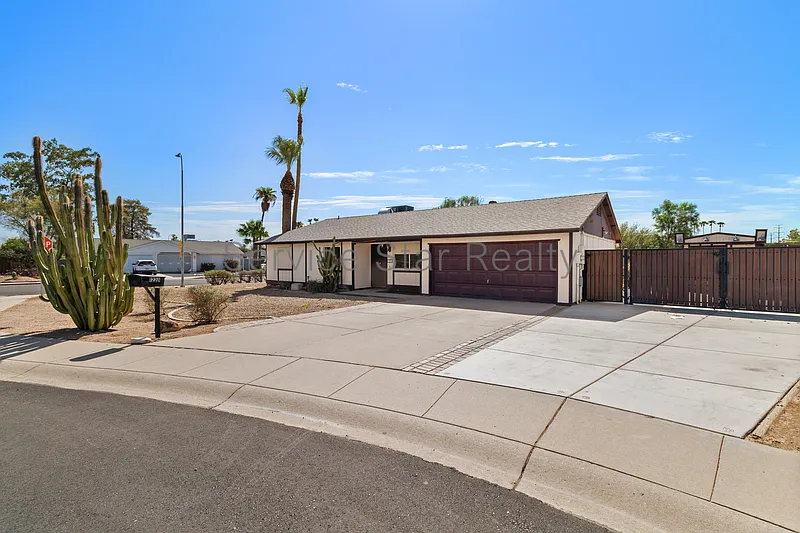 4 bed, 2.0 bath, 1172 sqft, $2,000 — Photo 1