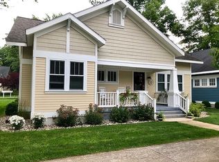 23 E Kenneth St, Pentwater, MI 49449