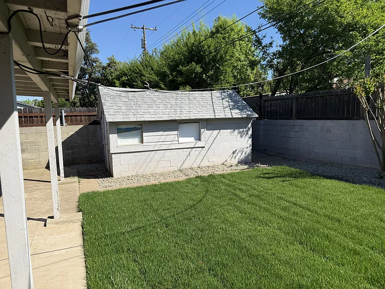 904 Singingwood Rd — Photo 16