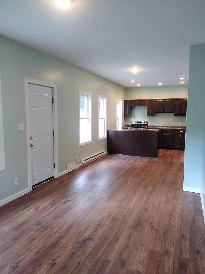 2 bed, 700 sqft, $775 — Photo 2