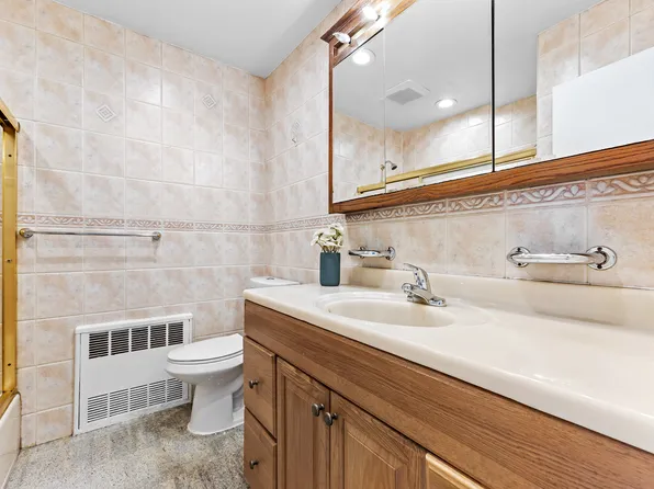 5-39 117th Street image 10 of 28