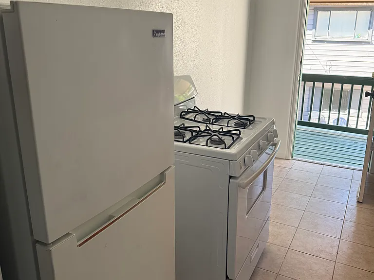 1202 La Rue St #4 — Photo 2