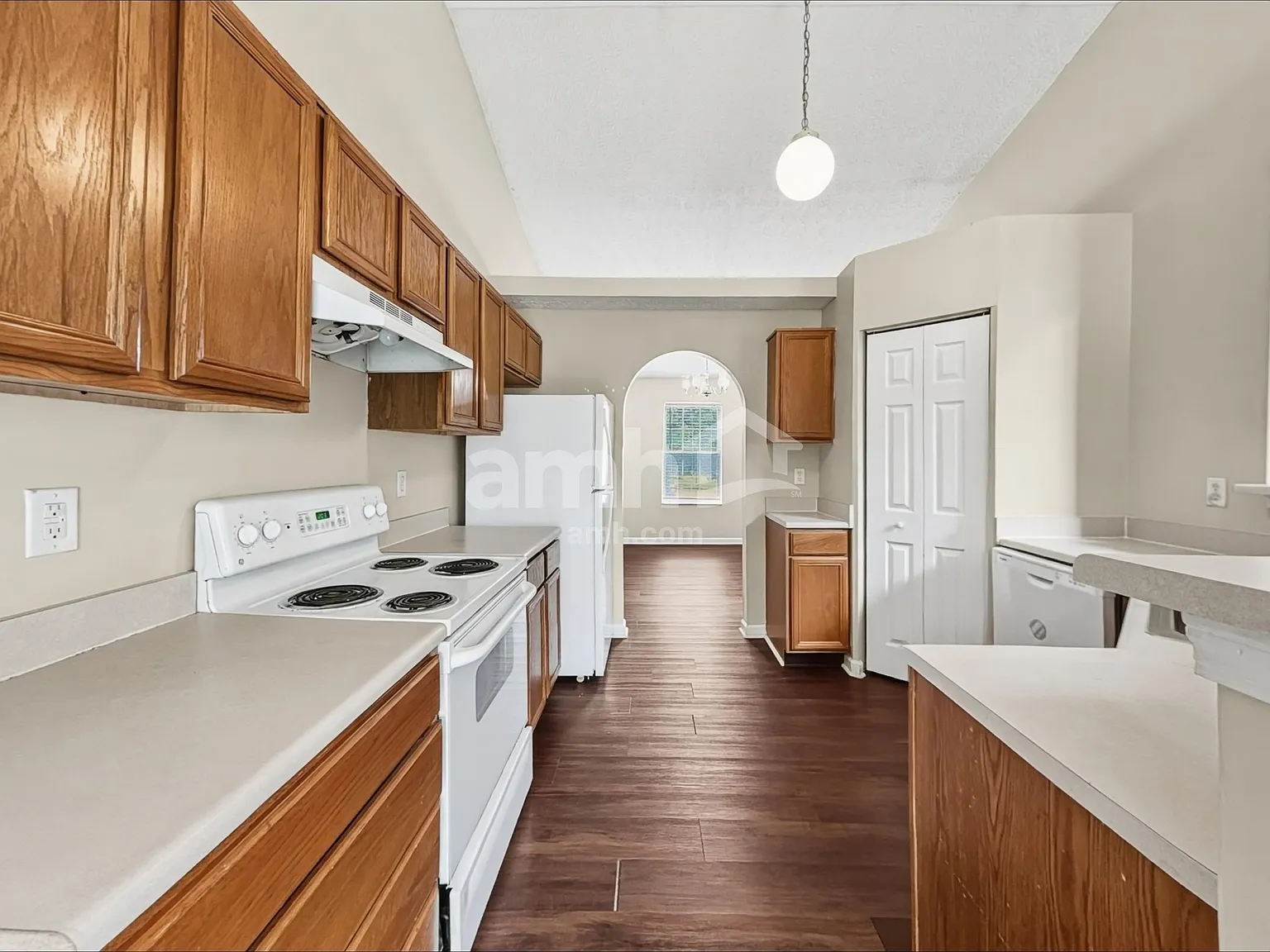 3 bed, 2.5 bath, 1642 sqft, $2,520 — Photo 3