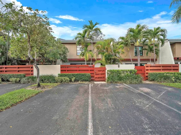 3904 Parkside Lane, Hollywood, FL 33021