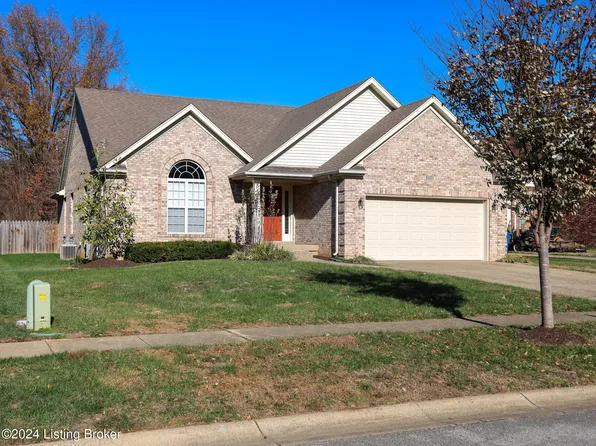 8005 Stonemeadow Dr, Louisville, KY 40218