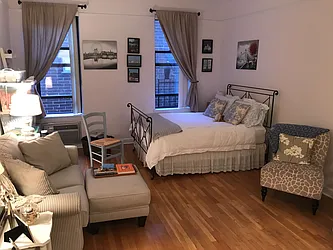 Rented by Metropolis Real Estate of Manhattan