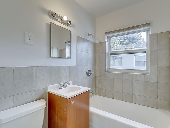 3rd image of 2639 Lincoln St APT 41