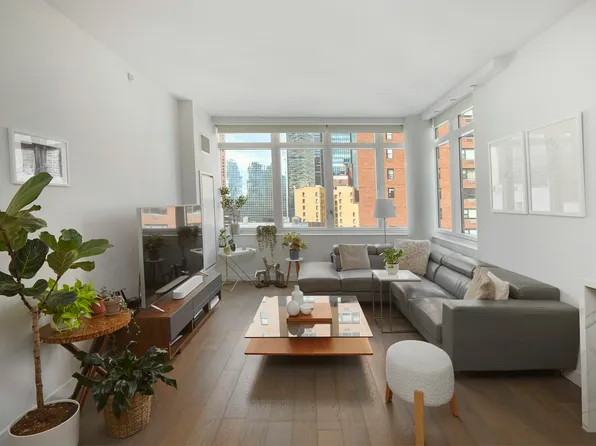 305 East 51st Street 7D image 3 of 14