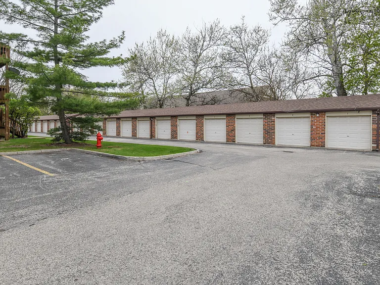 425 Berkshire Dr #16 — Photo 16