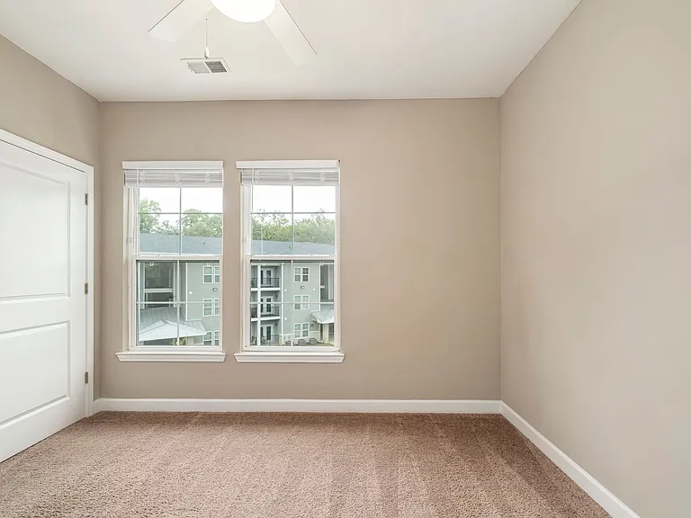 Richmond Place Luxury Apartments — Photo 41