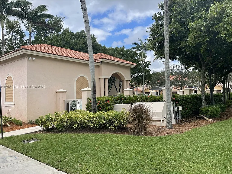 8835 S Isles Cir — Photo 6