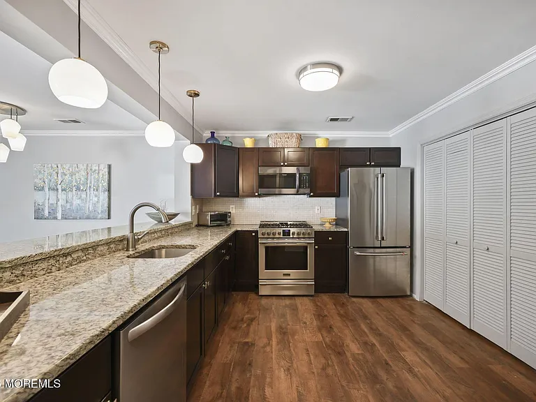62 Dover Ct — Photo 10