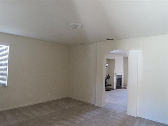 3rd image of 2571 Emerald Dr
