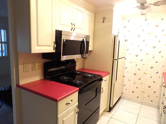 3rd image of 4074 Cornwall D #4074