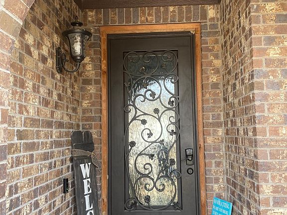3rd image of 1112 Summer Ln