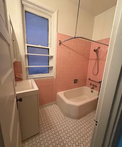 Bathroom (will be getting an add'l full scrub down prior to move in)