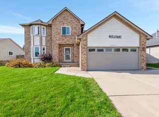 53031 Pigeon Creek Dr, Chesterfield, MI 48047