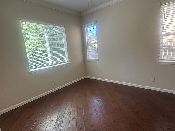 4th image of 3526 Garden Rose Dr