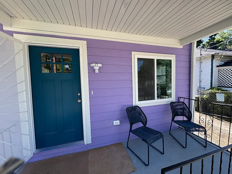 1050 Garibaldi St SW — Photo 2