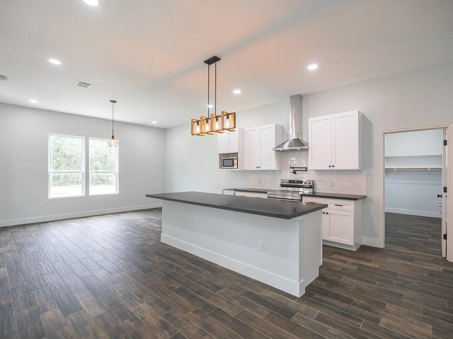 4 bed, 3.5 bath, $2,900 — Photo 4
