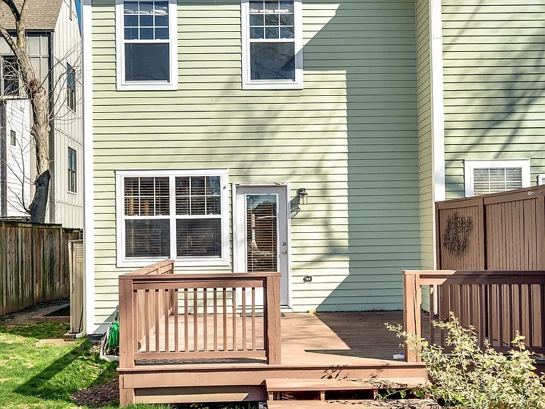 1109B S Douglas Ave — Photo 53