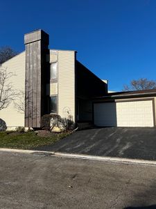 65 Briarwood Sq, Indian Head Park, IL, 60525
