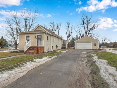 562 Lakeview Ave, Orchard Park, NY, 14127