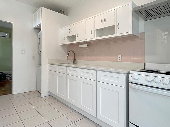 3rd image of 3502 N Arlington Ave #C