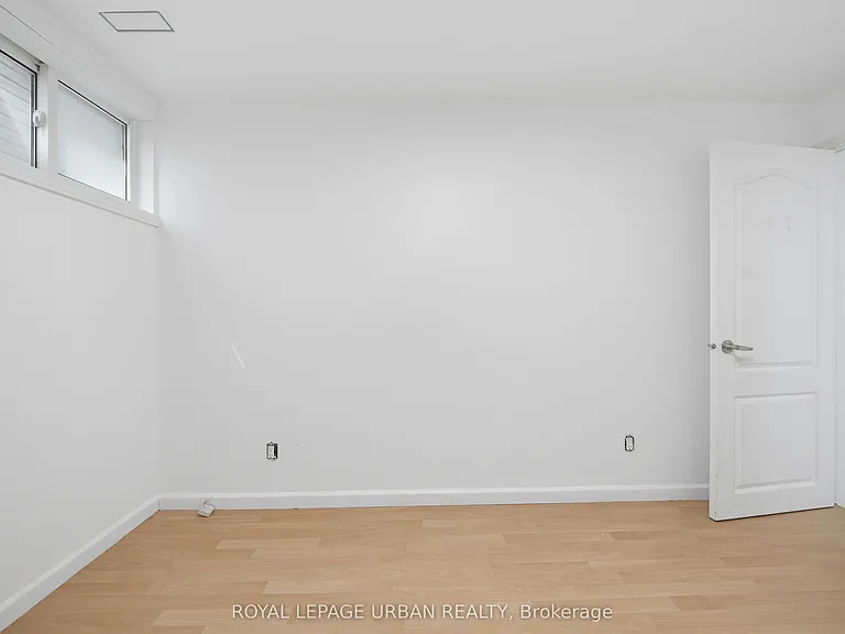 153 Craven Rd #BASEMENT — Photo 17
