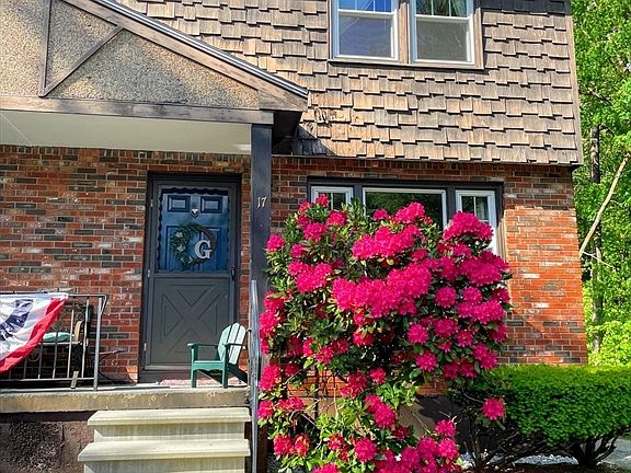 2nd image of 17 Midridge Cir #17