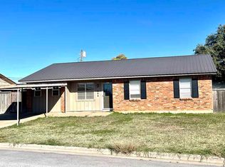 609 Meadow Ln, Frederick, OK 73542