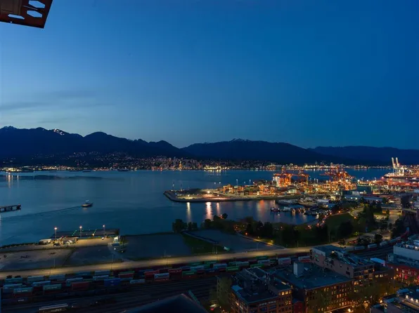 128 Cordova St W #3304, Vancouver, BC V6B 0E6