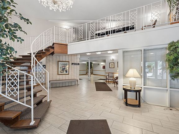 3rd image of 9840 S Pulaski Rd APT 201