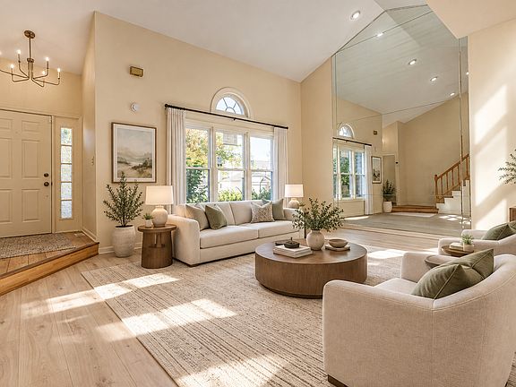 5th image of 1002 Hobson Dr