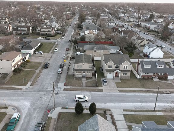 3rd image of 1371 Rosser Ave