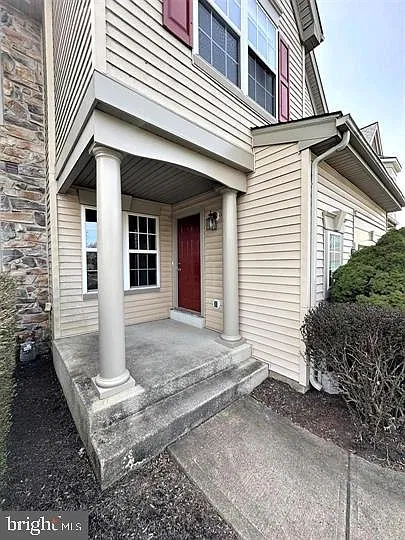4 bed, 2.5 bath, 2218 sqft, $3,400 — Photo 2