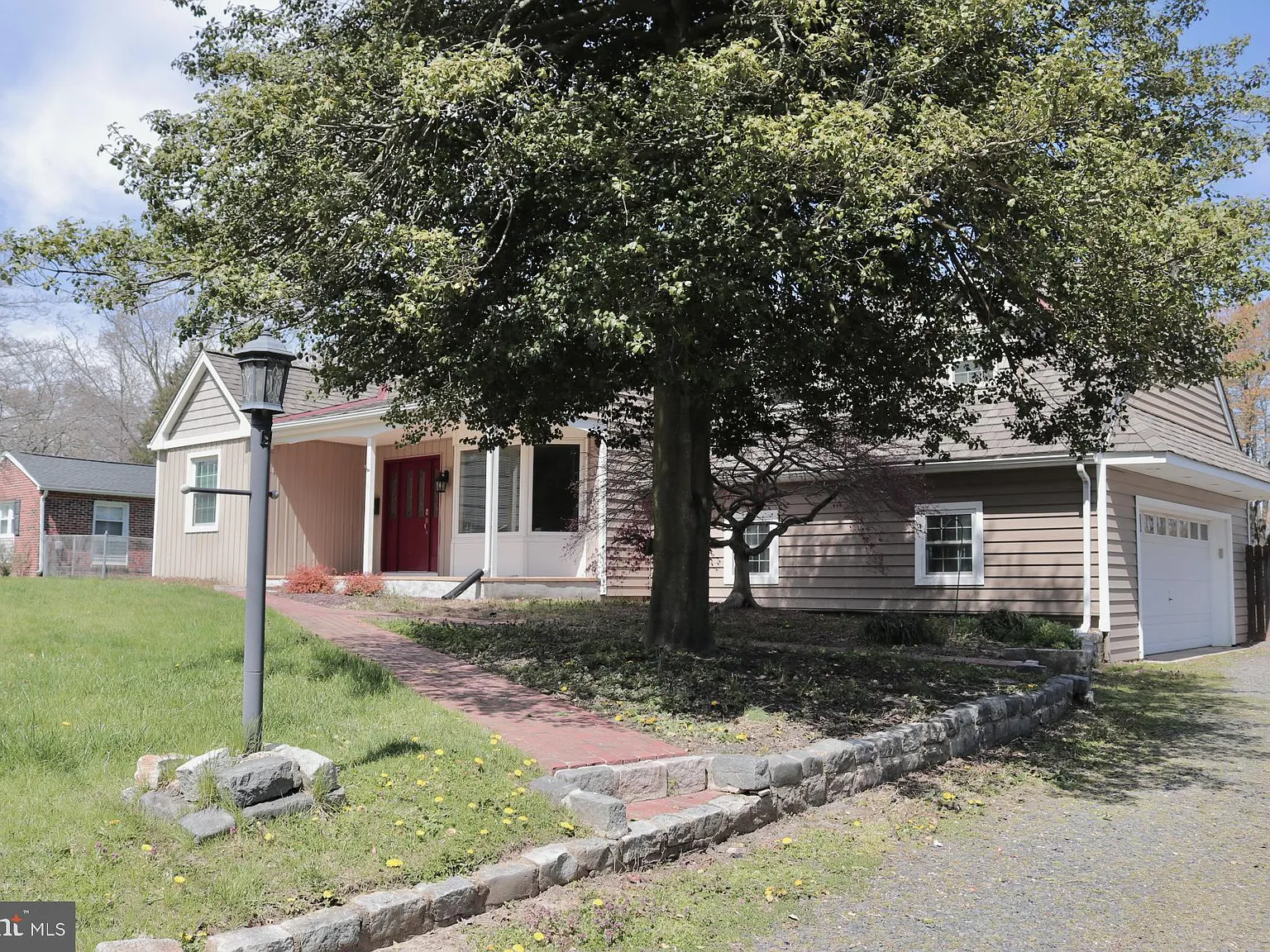 3 bed, 2138 sqft, $3,100 — Photo 2
