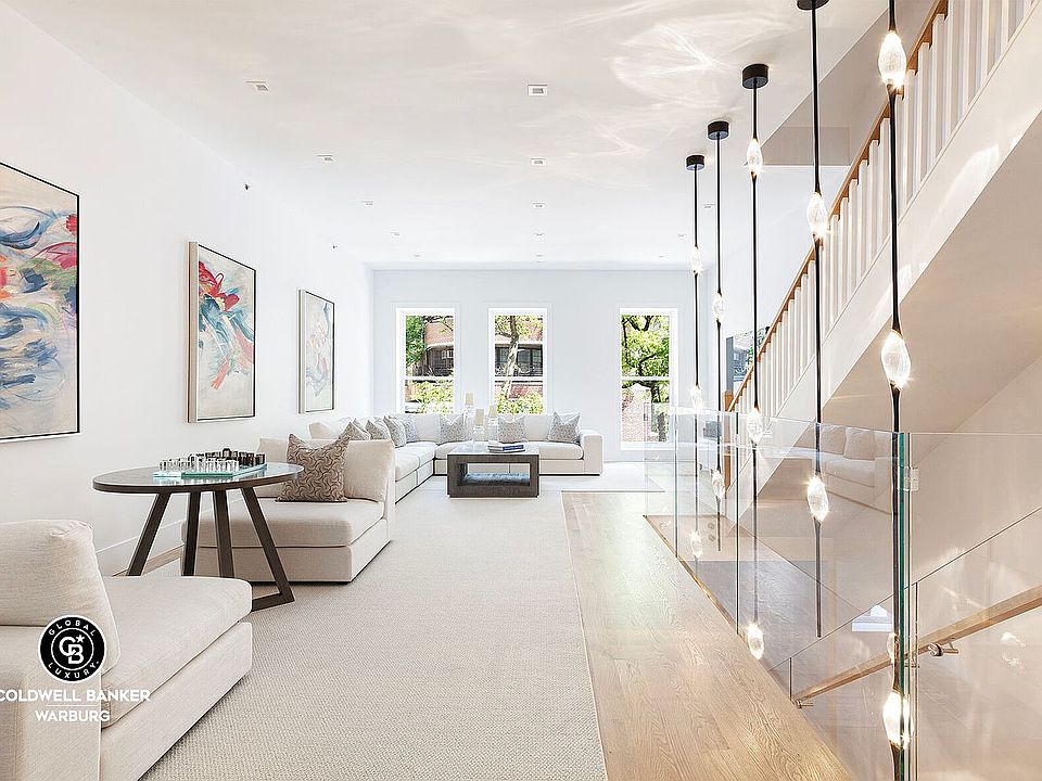 1st image of 250 W 71st St #1