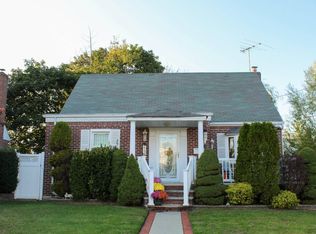 9 S Frank St, Valley Stream, NY 11580