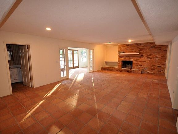 4th image of 580 Virginia Dr