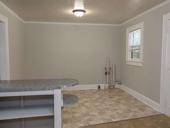 3rd image of 204 Glendale St