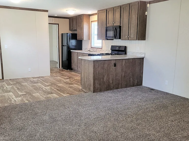 669 Oregon St #669 — Photo 4
