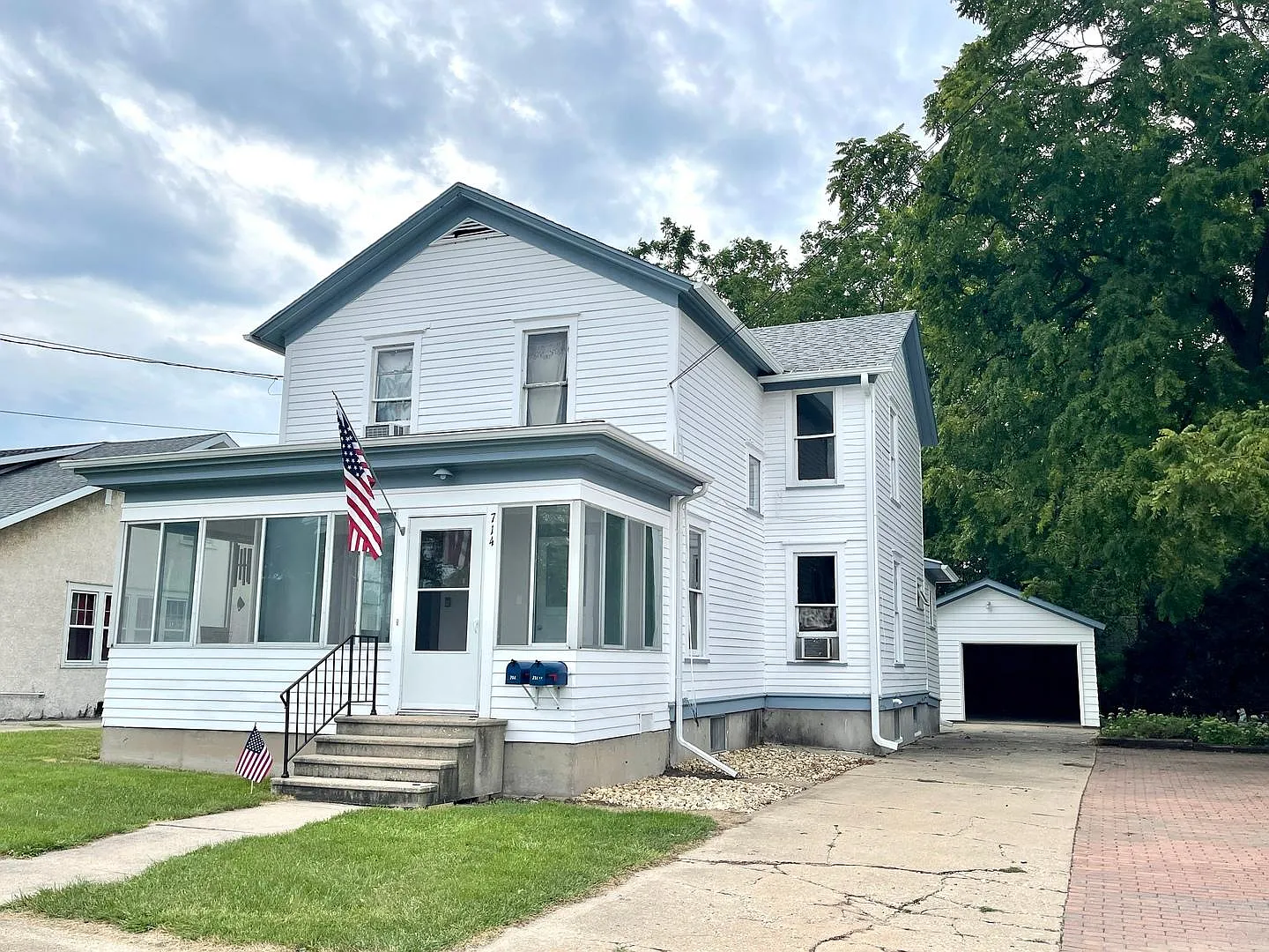 714 S Pleasant St — Photo 1