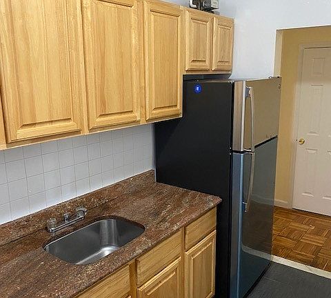 2nd image of 325 E 206th St APT 17