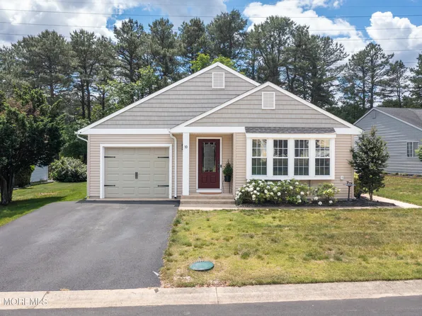 10 Golden Court, Whiting, NJ 08759