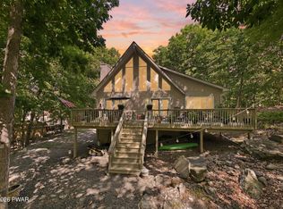 330 W Lakeview Rd, Lackawaxen, PA 18435