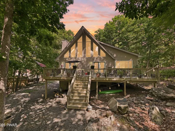 330 W Lakeview Rd, Lackawaxen, PA 18435