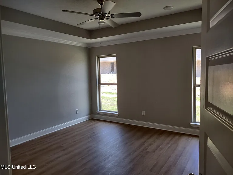 560 Silver Hill Dr — Photo 6